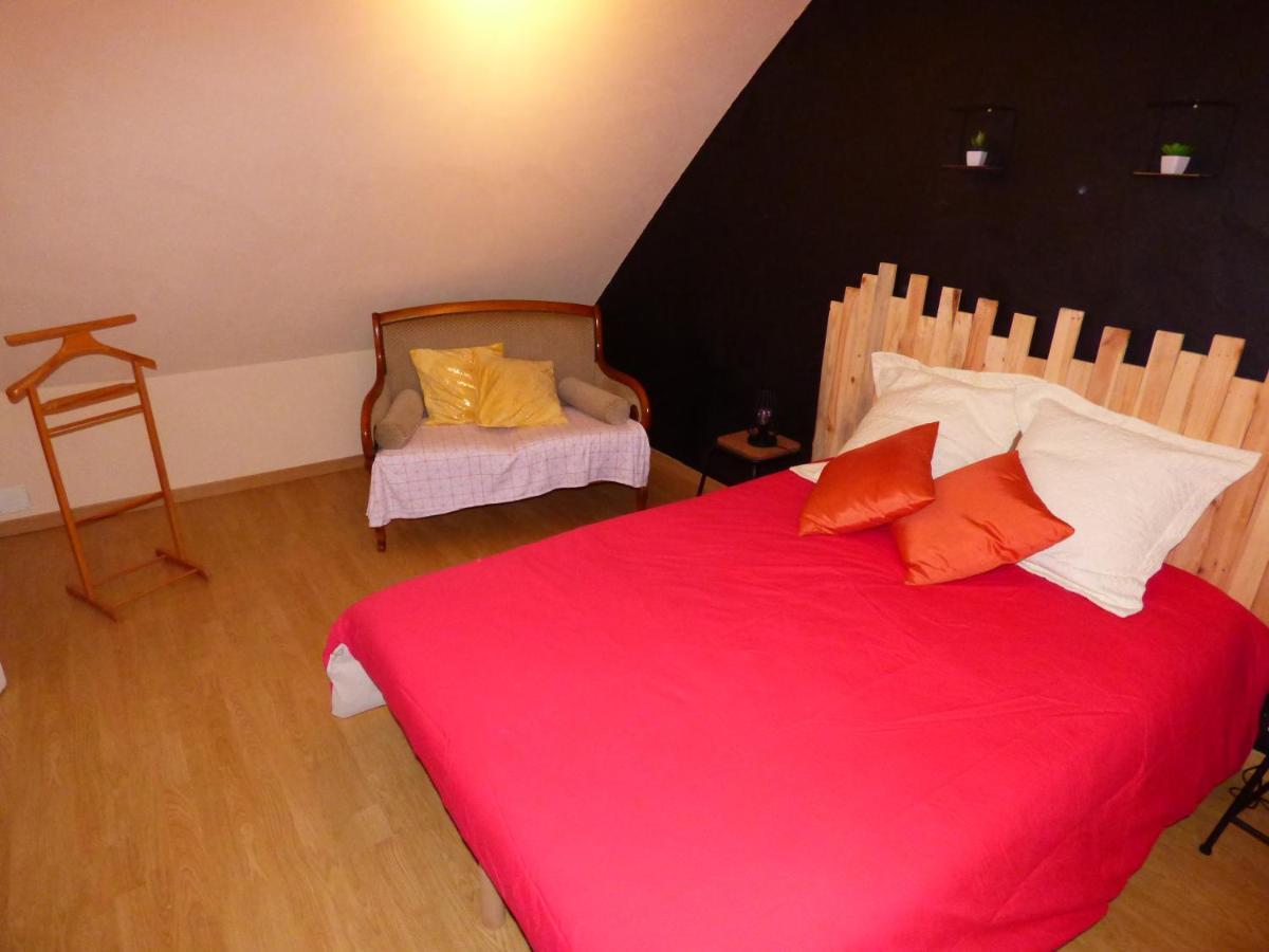 Les Petites Brosses Bed & Breakfast Montbizot Exterior photo