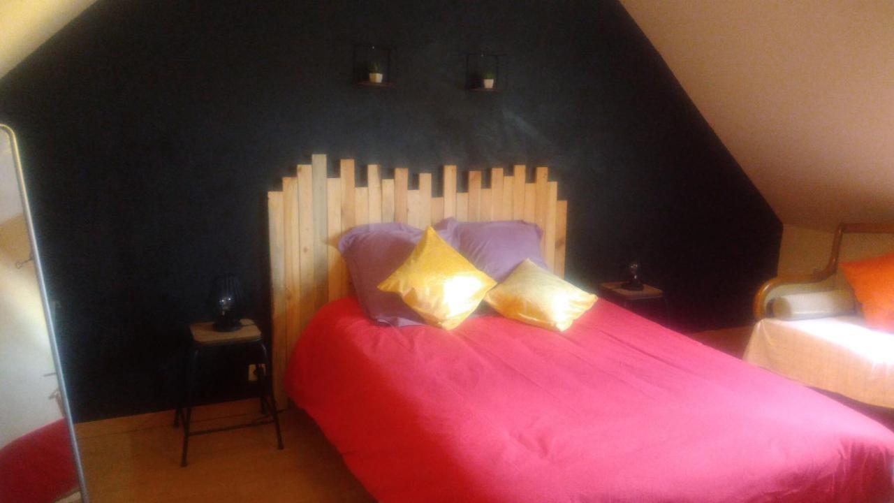 Les Petites Brosses Bed & Breakfast Montbizot Exterior photo
