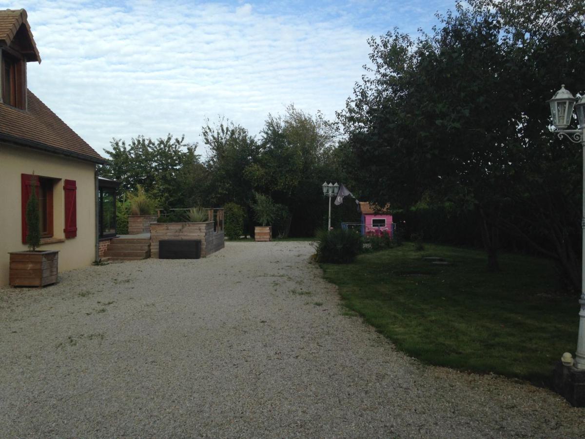 Les Petites Brosses Bed & Breakfast Montbizot Exterior photo